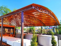 Навес арочный из металлопрофиля и поликарбоната для уличного кафе