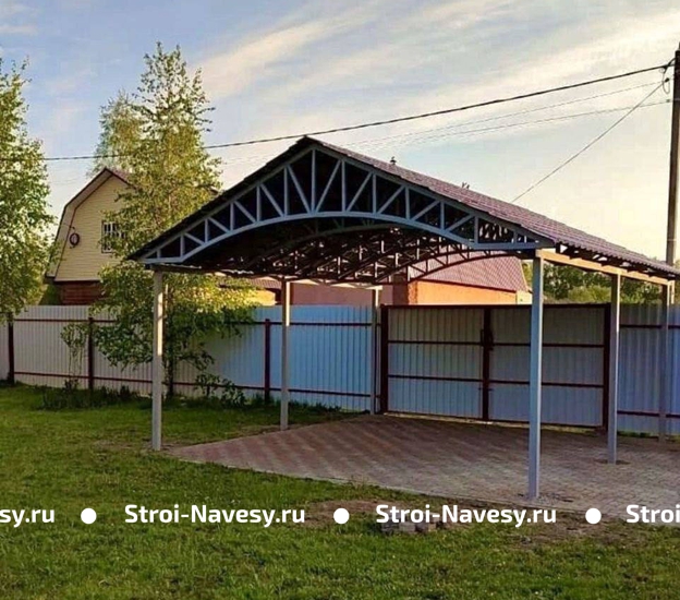 Навес из металлочерепицы двускатный для зоны отдыха и мангала на даче
