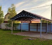 Навес из металлочерепицы двускатный для зоны отдыха и мангала на даче