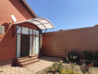 Навес над крыльцом из поликарбоната арочный для входной двери