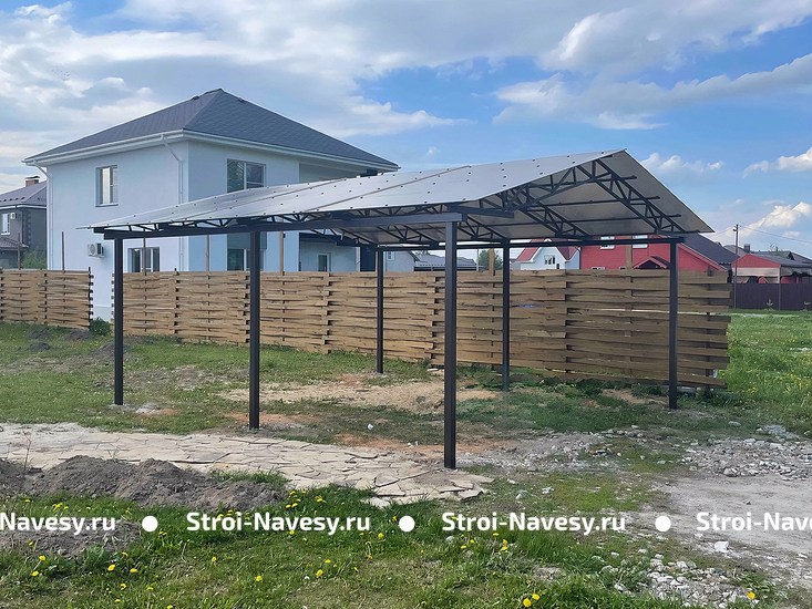 Навес из поликарбоната двускатный на шести опорах для дачного участка Навес из поликарбоната двускатный на шести опорах для дачного участка