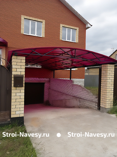 Навес из металла и поликарбоната арочный для въезда на подземную парковку Навес из металла и поликарбоната арочный для въезда на подземную парковку