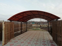 Навес из поликарбоната автомобильный арочный