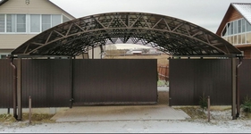 Навес автомобильный из профнастила арочный для дома