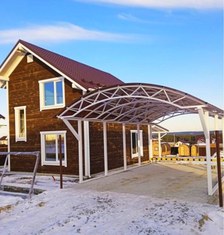 Арочный автонавес из темного поликарбоната (белые столбы) Арочный автонавес двойной с поликарбонатом