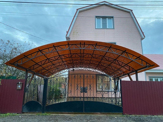 Навес из поликарбоната арочный коричневый для одного автомобиля Навес из поликарбоната арочный коричневый для одного автомобиля