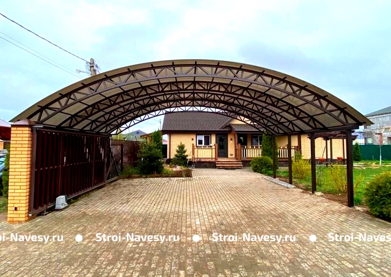 Навес из поликарбоната арочный для 2 и более машин Навес из поликарбоната арочный для 2 и более машин