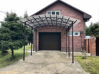 Навес из поликарбоната арочный пристроенный к дому-гаражу