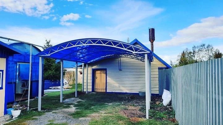 Навес из синего поликарбоната арочный