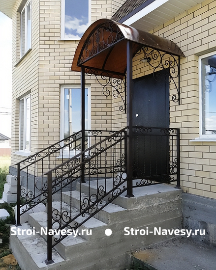 Навес из поликарбоната арочный для домашнего крыльца Навес из поликарбоната арочный для домашнего крыльца