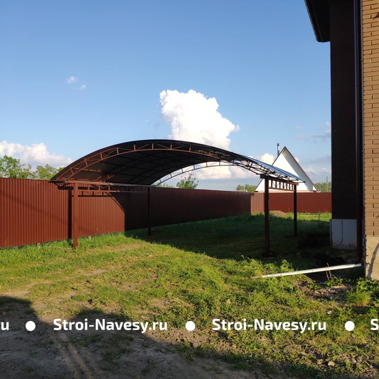 Навес из поликарбоната арочный для дачи