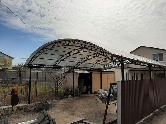 Навес из поликарбоната арочный для машины на дачу