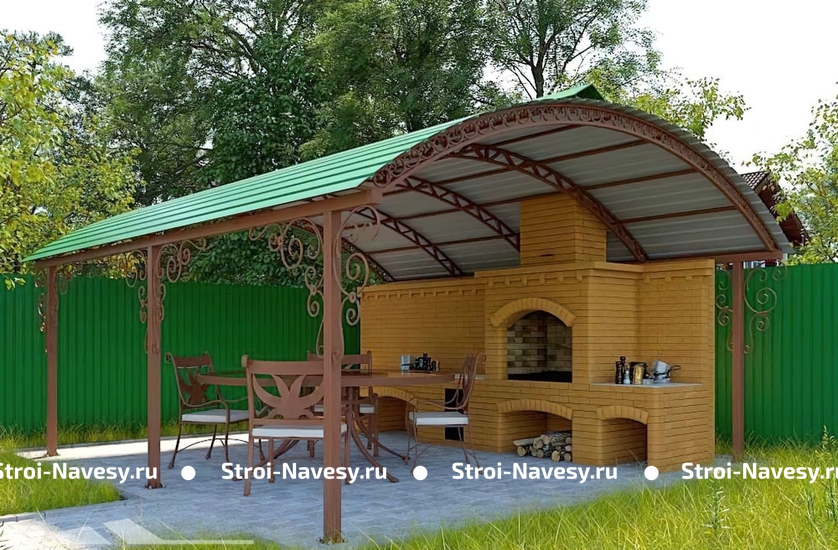 Навес из профнастила арочный с элементами ковки для мангальной зоны на даче Навес из профнастила арочный с элементами ковки для мангальной зоны на даче