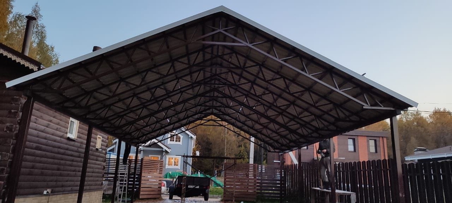 Навес из профлиста двускатный для 2 и более машин Навес из профлиста двускатный для 2 и более машин