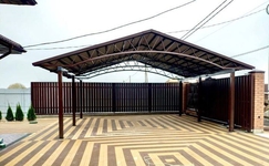 Навес из металлочерепицы двускатный для двух автомобилей