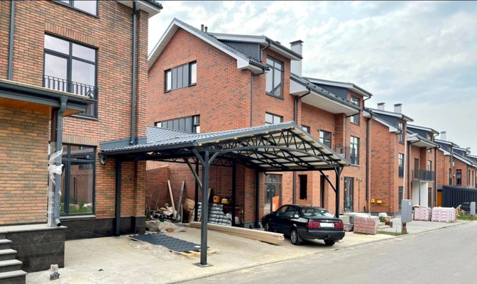 Навес из металлочерепицы двускатный для 2 машин Навес из металлочерепицы двускатный для 2 машин