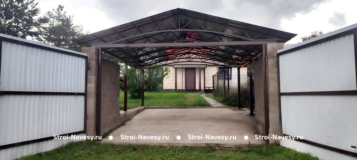 Навес из поликарбоната двускатный для двух машин для дачи Навес из поликарбоната двускатный для двух машин для дачи