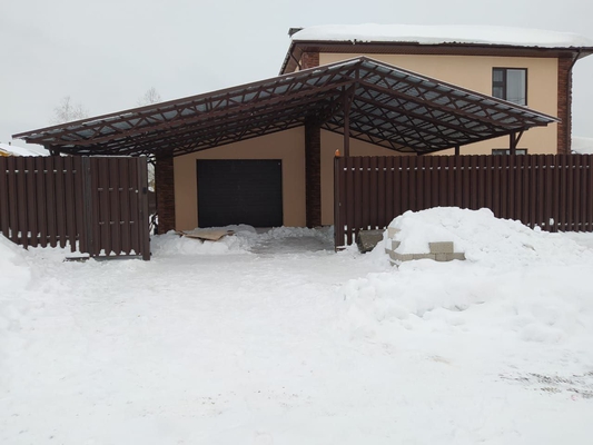 Навес из профлиста двускатный для автомобилей Навес из профлиста двускатный для автомобилей