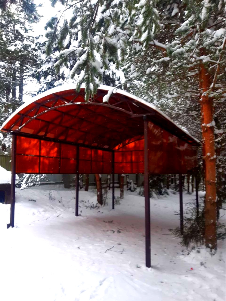 Двускатный навес с поликарбонатом для автомобиля