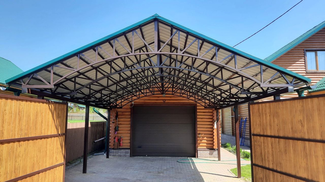 Навес для автомобиля двускатный перед гаражом Арочный автонавес двойной с поликарбонатом