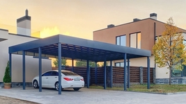 Большой односкатный навес из поликарбоната «хай-тек» для автомобиля и зоны входа