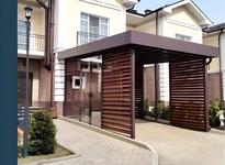 Навес «хай-тек» автомобильный из профлиста односкатный с боковыми панелями «жалюзи»