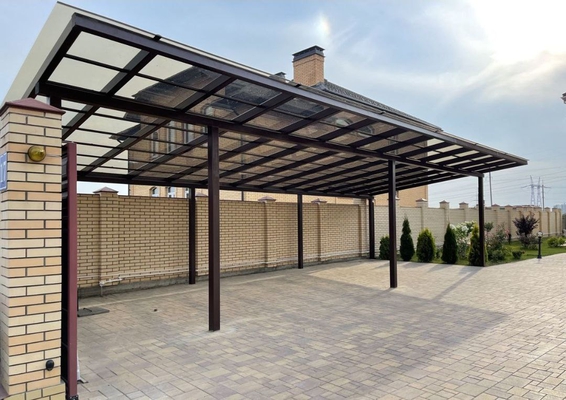 Навес из монолитного поликарбоната односкатный для трех машин Навес из монолитного поликарбоната односкатный для трех машин
