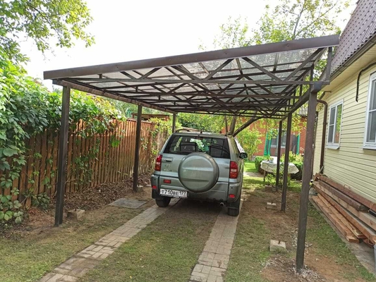 Навес из поликарбоната односкатный на 1 автомобиль Навес из поликарбоната односкатный на 1 автомобиль