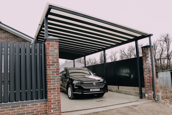 Навес из поликарбоната односкатный цвета RAL для машины