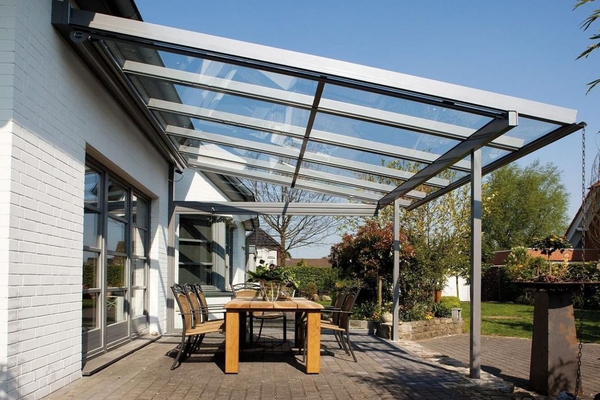 Навес из монолитного поликарбоната односкатный – пристрой к дому Навес из монолитного поликарбоната односкатный – пристрой к дому