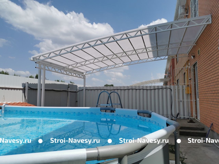 Навес из поликарбоната односкатный для зоны отдыха и бассейна у дома