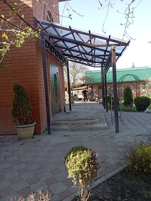 Навес из поликарбоната односкатный для крыльца к дому Навес из поликарбоната односкатный для крыльца к дому