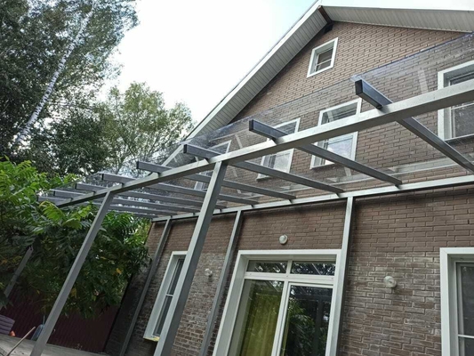 Навес из монолитного поликарбоната односкатный пристроенный к дому