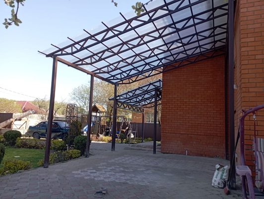 Навес из поликарбоната односкатный пристроенный к дому Навес из поликарбоната односкатный пристроенный к дому