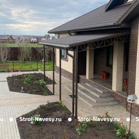 Навес из металлочерепицы односкатный пристрой к дому Навес из металлочерепицы односкатный пристрой к дому